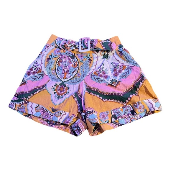 Fun vacation shorts from Paris! Bright colors built in build. Linen material - Picture 2 of 9